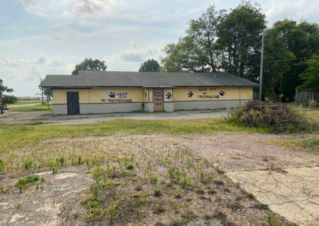 Building Photo - Commercial OR Residential! - $345 Month / ...