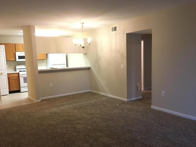 Building Photo - 2792 S Knightsbridge Cir