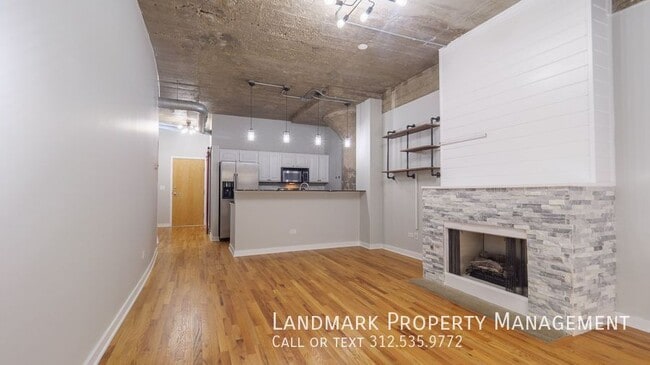 Building Photo - 1069 W 14th Pl