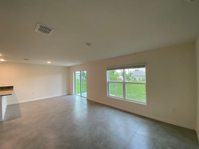 Building Photo - Not Ready for Showings until BEGINNING OF FEBRUARY... Desirable Lake Diamond Subdivision 4/2/2 **...