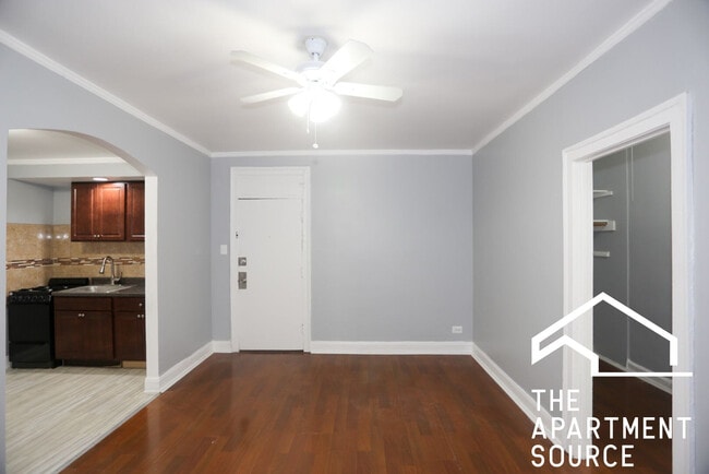 Building Photo - 6930 N Greenview Ave