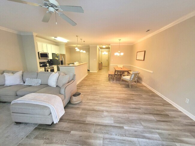 Building Photo - Gorgeous Townhome-Style Condo in Virginia Beach!