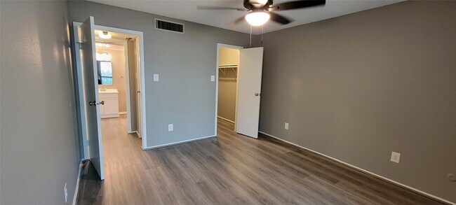 Building Photo - 10053 Westpark Dr