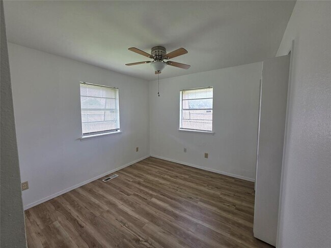 Building Photo - 939 SW 98th St