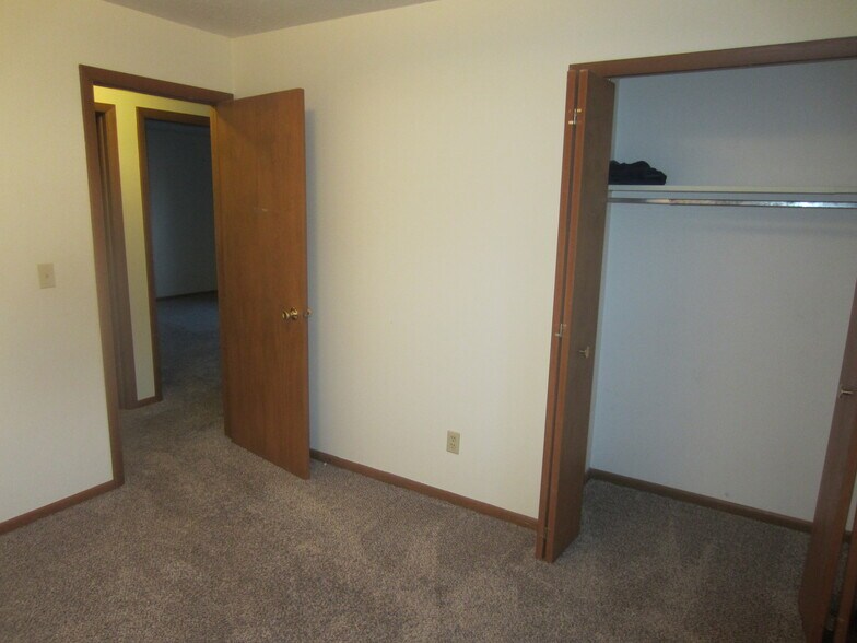 Building Photo - 2436 Grovewood Ave