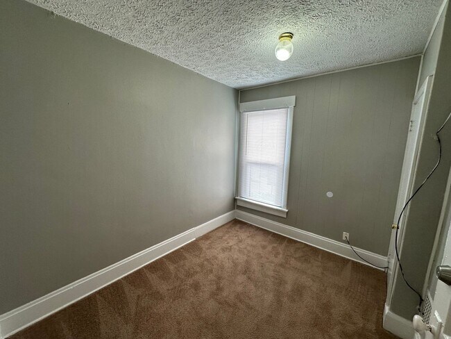Building Photo - 2154 Tuller St