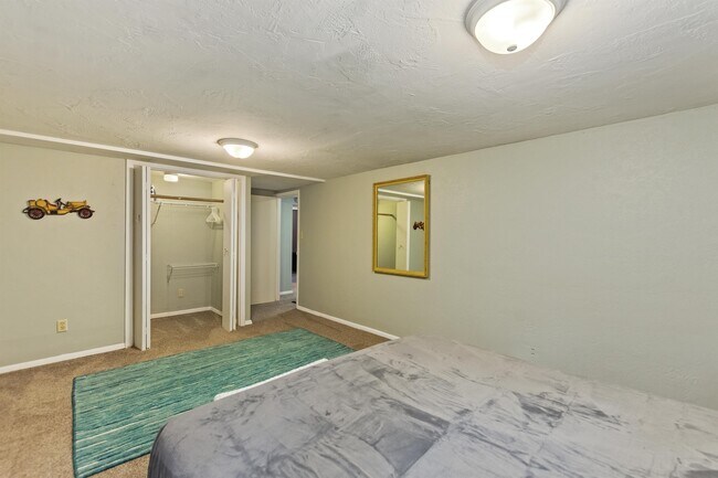 Building Photo - 1416 Chrisway Dr
