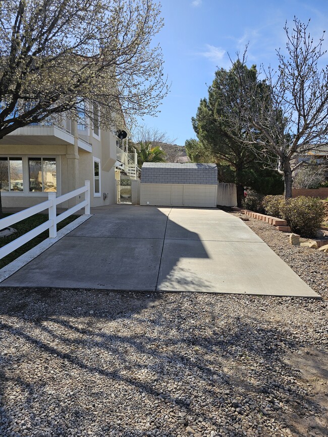 Building Photo - 470 Vermillion Ave