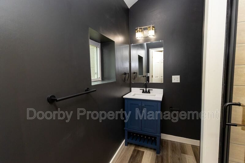 Building Photo - 5640 US-41