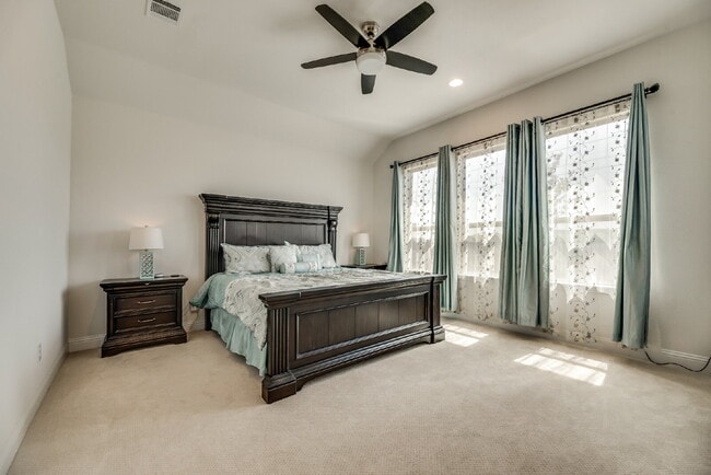 Building Photo - Charming 3-Bedroom Retreat with 2 Full Bat...