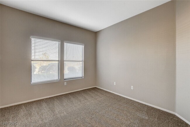 Building Photo - 8250 N Grand Canyon Dr