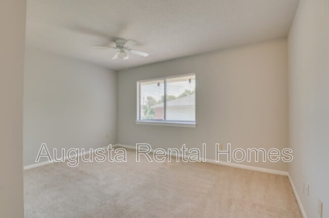 Building Photo - 2822 Thomas Ln