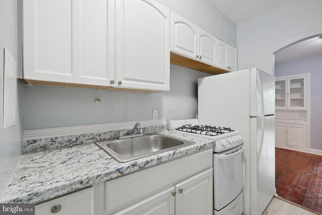 Building Photo - 3919 R St SE