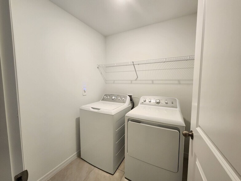 Building Photo - Beautiful New Construction Spacious Home in Savannah Lakes Community