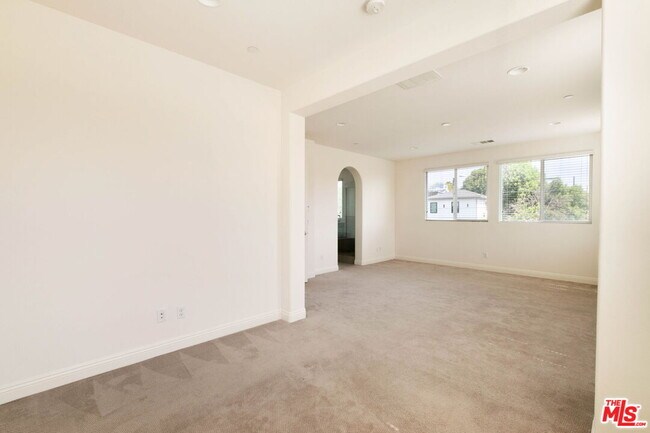 Building Photo - 5929 Spelthorne Ln
