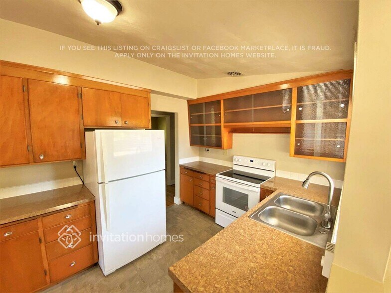 Building Photo - 1131 Lenore Dr