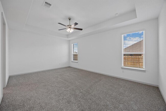 Building Photo - 400 Deerpath St