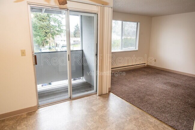 Building Photo - 302-163 163 St Ct E