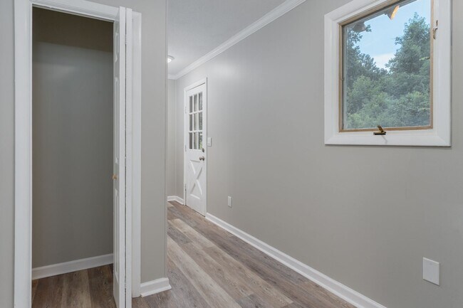 Building Photo - 400 Derby Ln