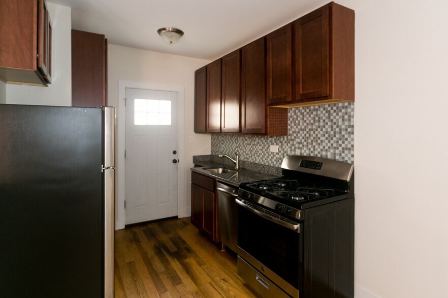 Building Photo - 3830 N Fremont