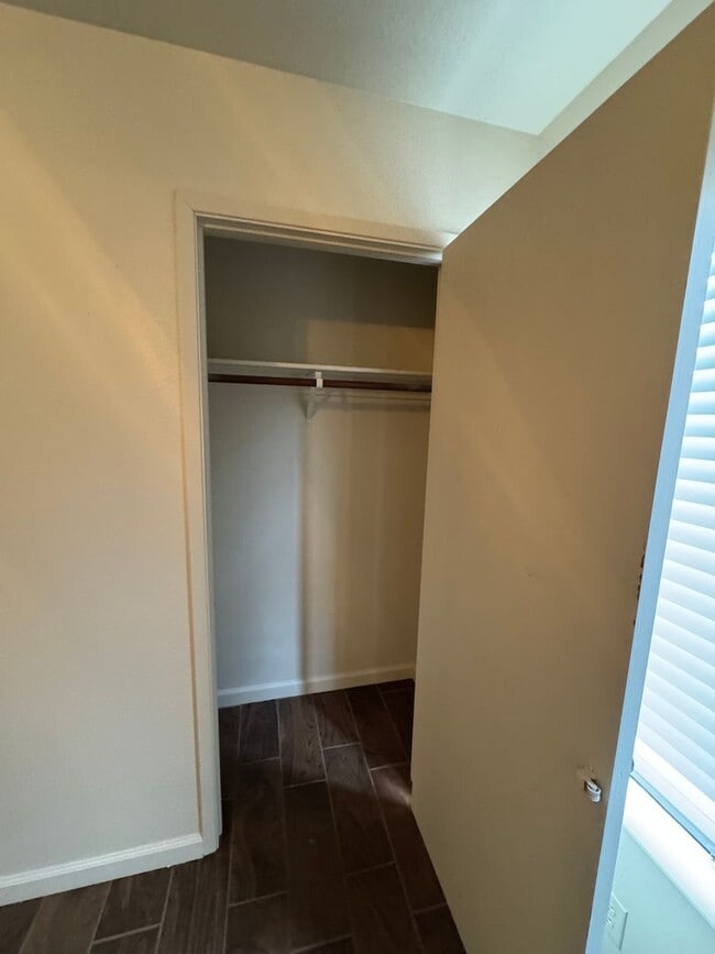 Building Photo - 1107 Wimbledon Dr