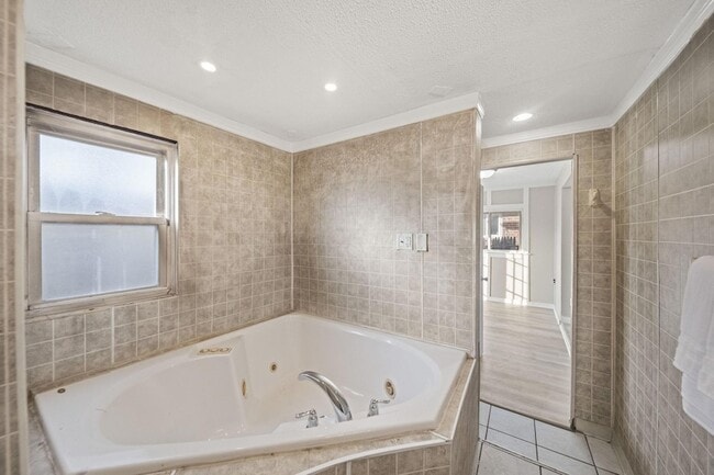 Building Photo - 2709 Kilbourne Ave