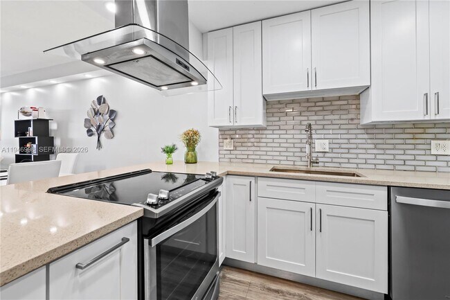 Building Photo - 2661 S Course Dr