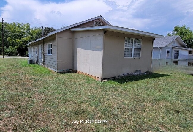 Building Photo - 816 Indian Ave