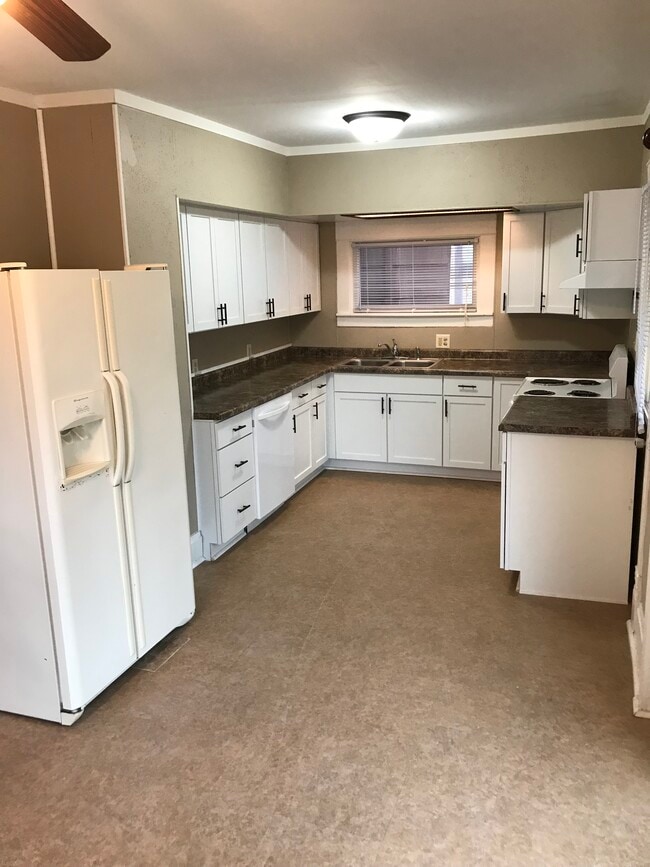 Building Photo - 118 N Fairview Ave