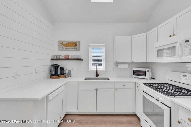 Building Photo - 638A Redmond Ave