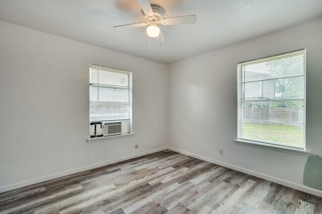 Building Photo - Charming Irving Home with Fenced Backyard & Pet-Friendly Living