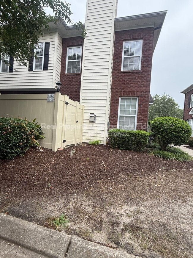 Building Photo - 5813 Ludington Dr