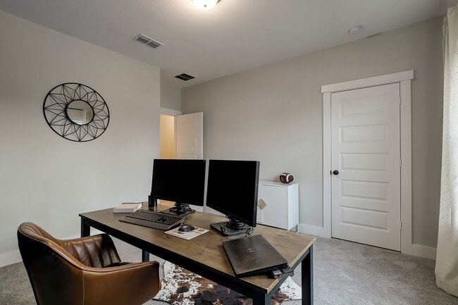 Building Photo - 10934 Brambling Wood Dr