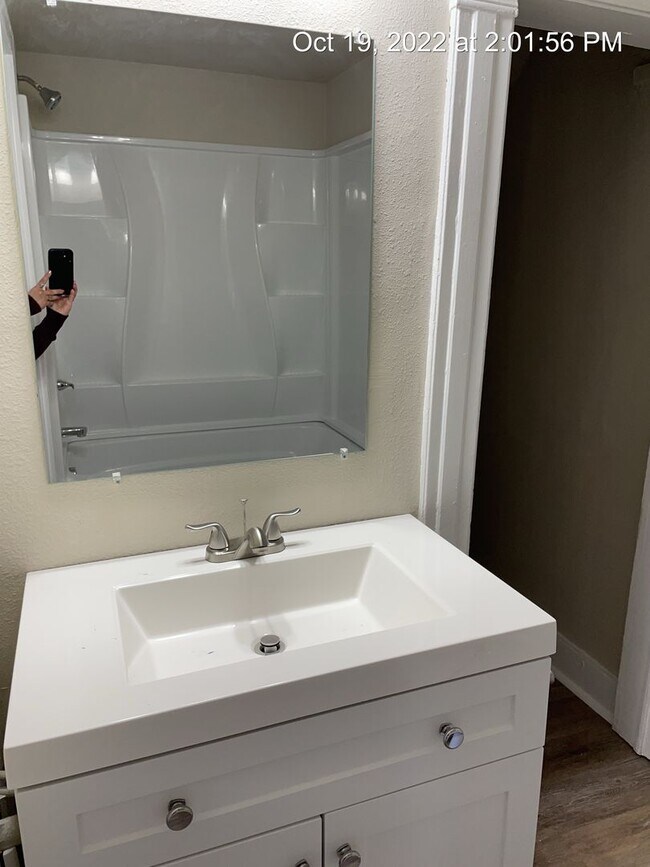 Building Photo - Updated 2 bedroom 1 bathroom home-located in Perry, IA