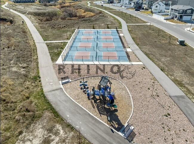 Building Photo - 880 N Herman Dr