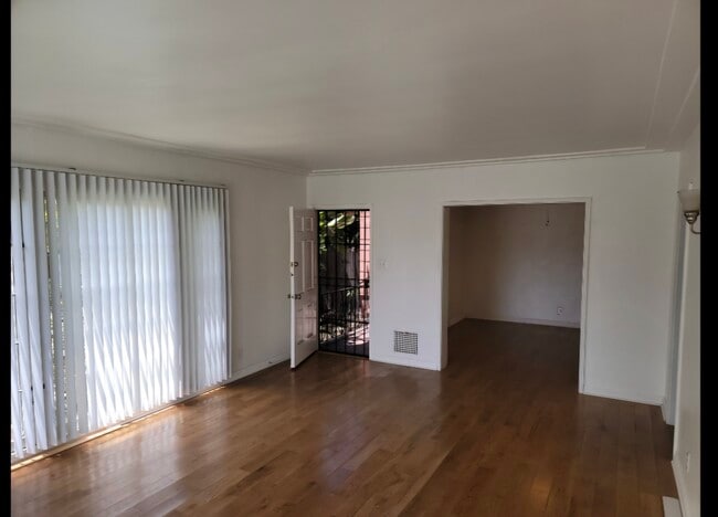 Building Photo - 1207 S Ridgeley Dr