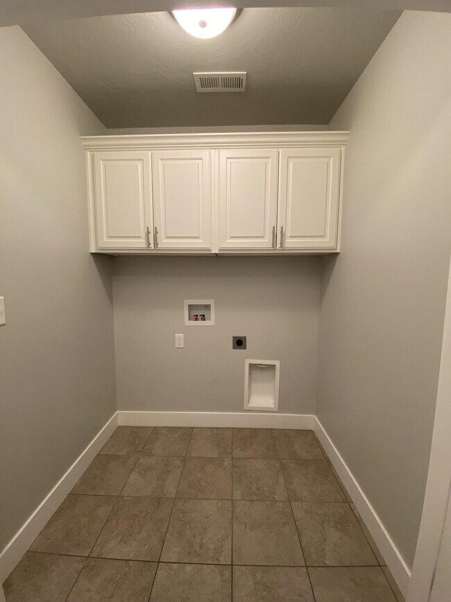 Building Photo - 15355 Tarawa Dr