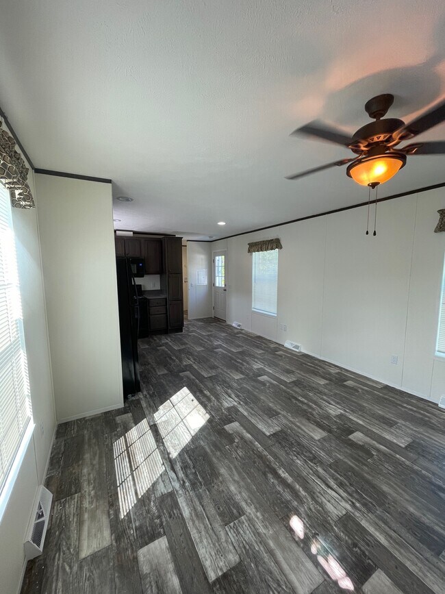 Building Photo - 63 Colonial Dr