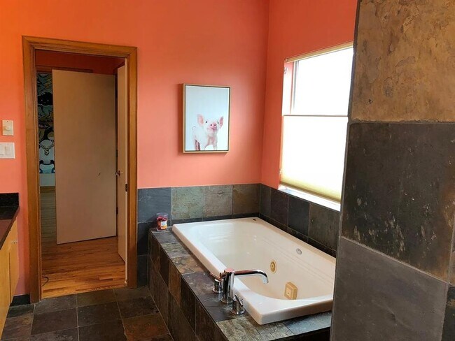 Building Photo - 2303 Whitney St