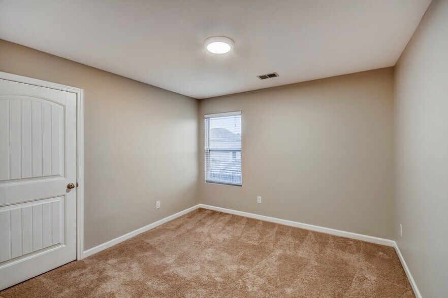 Building Photo - 116 Rosegate Dr