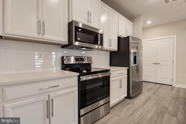 Building Photo - 12875 Mosaic Pk Wy