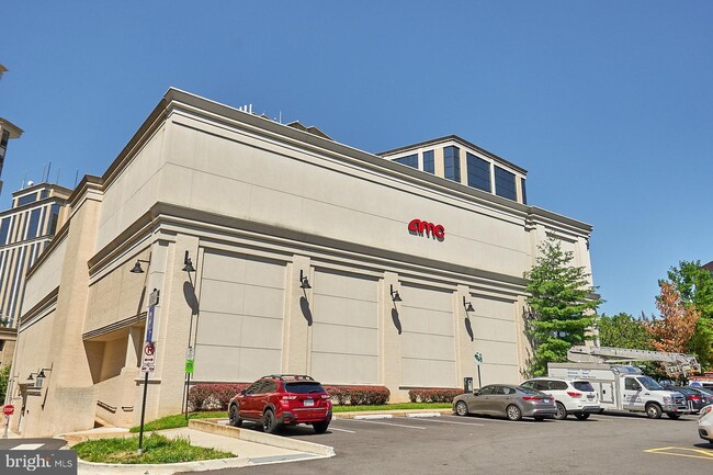 Building Photo - 1301 N Courthouse Rd