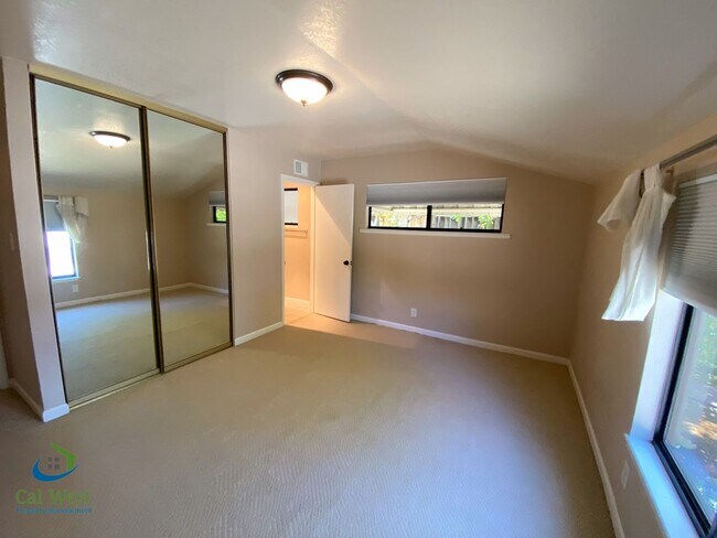 Building Photo - $5995 - Spacious 4 Bed/2 Bath Los Gatos Ho...