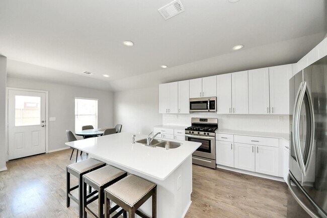 Building Photo - 20730 Southern Wds Blvd