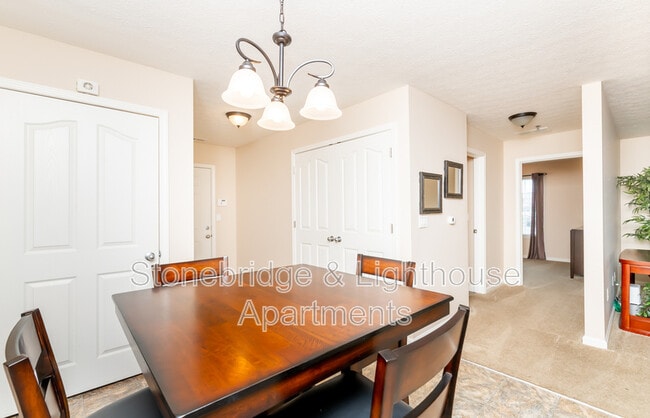 Building Photo - 201 Stonebench Cir