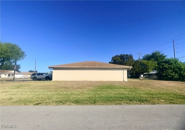 Building Photo - 3417 SW Santa Barbara Pl