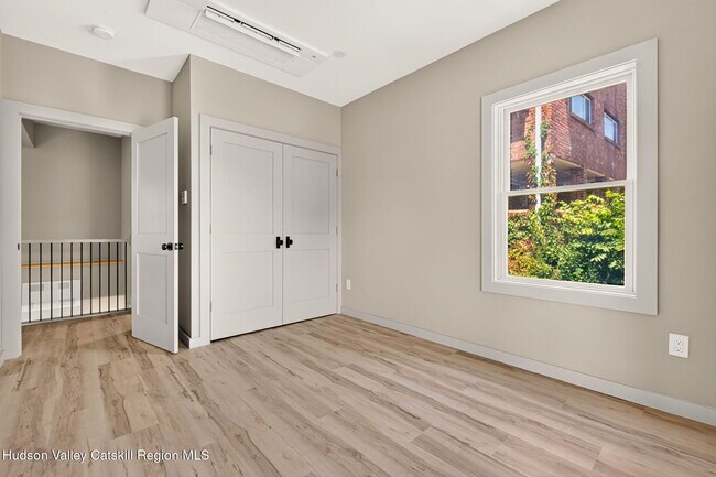 Building Photo - 176 Hudson St