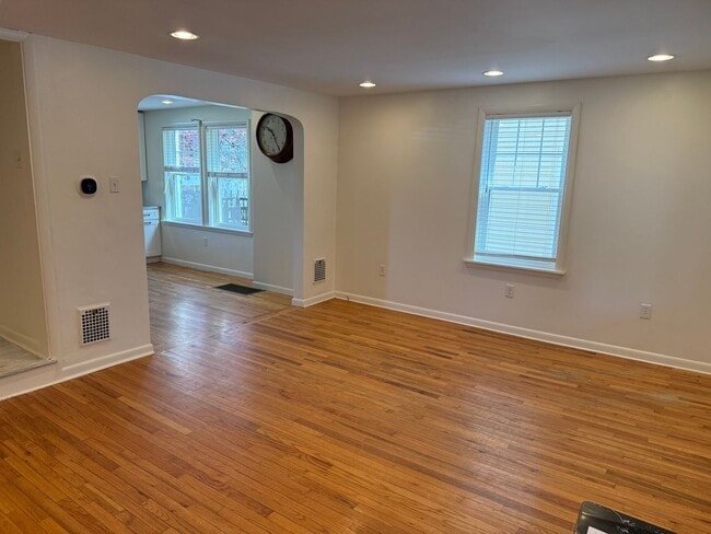 Building Photo - Newly Renovated 3-Bedroom, 1-Bathroom End-Row Townhome with Bonus Room & Backyard!