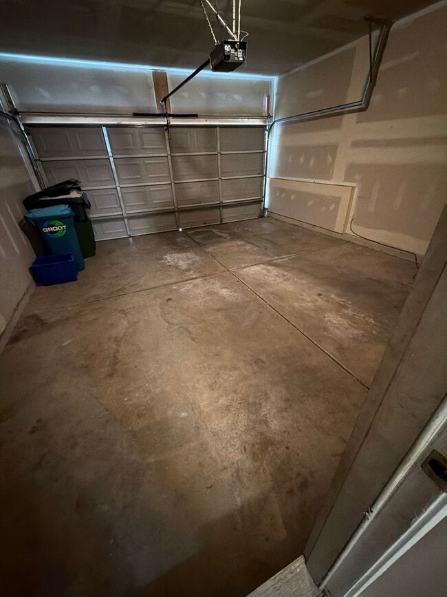 Building Photo - Beautiful 3-Bedroom, 2.5-Bath Townhome