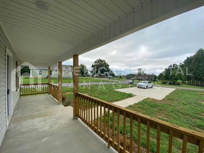 Building Photo - Home for Rent in Logan, AL!!! Minutes from...